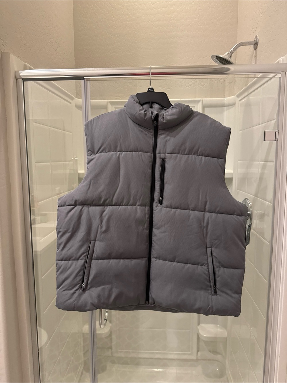 Tek gear Men's Gray Quilted Puffer Vest with Zip Pockets